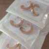 BLISTER X 12 PARES ARO ARGOLLA PLANA 1.6 MM DE ACERO ROSE CON BISAGRA. DIÁMETRO 9 MM