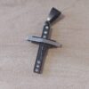 DIJE DE ACERO NEGRO CRUZCOMBINADA CON ACERO COMUN Y 6 STRASS. TAMAÑO 23 X 26 MM
