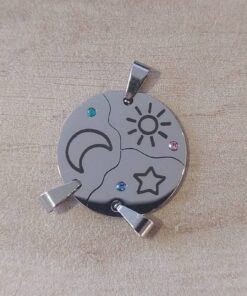 DIJE DE ACERO PARA PARTIR LUNA, SOL Y ESTRELLA CON STRASS. TAMAÑO 25 MM