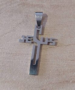 DIJE DE ACERO CRUZ CALADA JESUS. TAMAÑO 21 X 30 MM