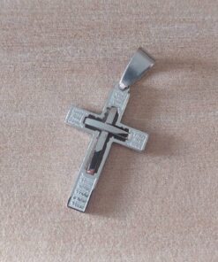 DIJE DE ACERO CRUZ CON CRUCES SUPERPUESTAS CON PADRE NUESTRO. TAMAÑO 18 X 26 MM