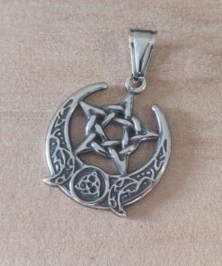 DIJE DE ACERO LUNA CON PENTAGRAMA ENTRELAZADO Y TRIQUETA. TAMAÑO 30 MM