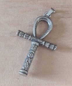 DIJE DE ACERO CRUZ EGIPCIA TRABAJADA. TAMAÑO 32 X 52 MM.