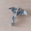 DIJE DE ACERO DRAGÓN EN ESPADA ESTILO GOTICO. 42 X 42 MM