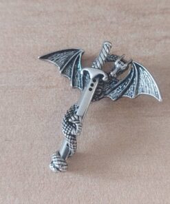 DIJE DE ACERO DRAGÓN EN ESPADA ESTILO GOTICO. 42 X 42 MM