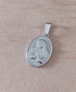 DIJE DE ACERO MEDALLA OVAL DE VIRGEN DE GUADALUPE REVERSIBLE. TAMAÑO 15 X 20 MM