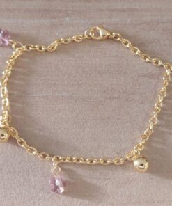 PULSERA DE ACERO DORADO ESLABÓN TIFFANY CON BOLITAS Y DIJES FLOR LILA SÍMIL MURANO. LARGO 18,5 CM