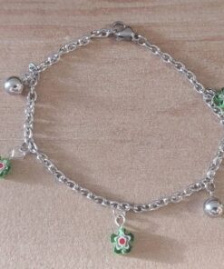PULSERA DE ACERO ESLABÓN TIFFANY CON BOLITAS Y DIJES FLOR VERDE SÍMIL MURANO. LARGO 18,5 CM
