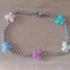 PULSERA DE ACERO ROLO 2.0 CON MARIPOSAS DE ACRÍLICO MULTICOLOR ENGARZADA. LARGO 18.5 CM