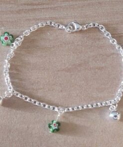 PULSERA DE ACERO BLANCO ESLABÓN TIFFANY CON BOLITAS Y DIJES FLOR VERDE SÍMIL MURANO. LARGO 18,5 CM