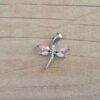 DIJE DE ACERO LIBÉLULA CON STRASS TORNASOL. TAMAÑO 17 X 19 MM
