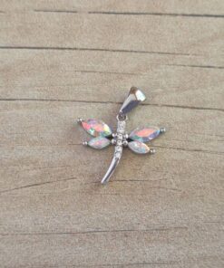 DIJE DE ACERO LIBÉLULA CON STRASS TORNASOL. TAMAÑO 17 X 19 MM