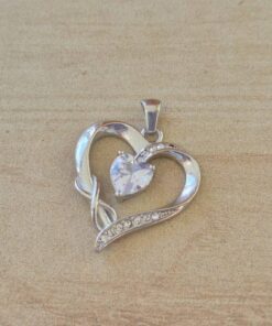 DIJE DE ACERO CORAZON CON CUBIK ENGARZADO Y STRASS. MEDIDA 25 MM