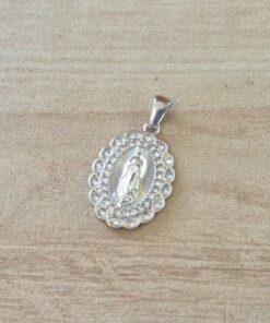 DIJE DE ACERO MEDALLA VIRGEN DE GUADALUPE CON STRASS. TAMAÑO 16 X 22 MM