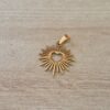 DIJE DE ACERO DORADO SAGRADO CORAZON. TAMAÑO 17 MM