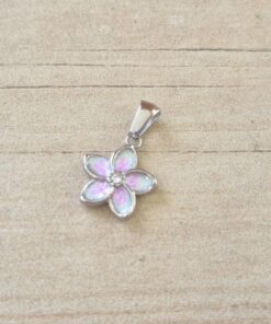 DIJE DE ACERO FLOR ESMALTADA EN LILA. TAMAÑO  9 MM