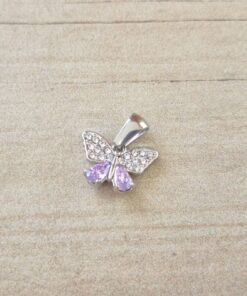 DIJE DE ACERO MARIPOSA CON STRASS COLOR LILA. TAMAÑO 10 X 15 MM