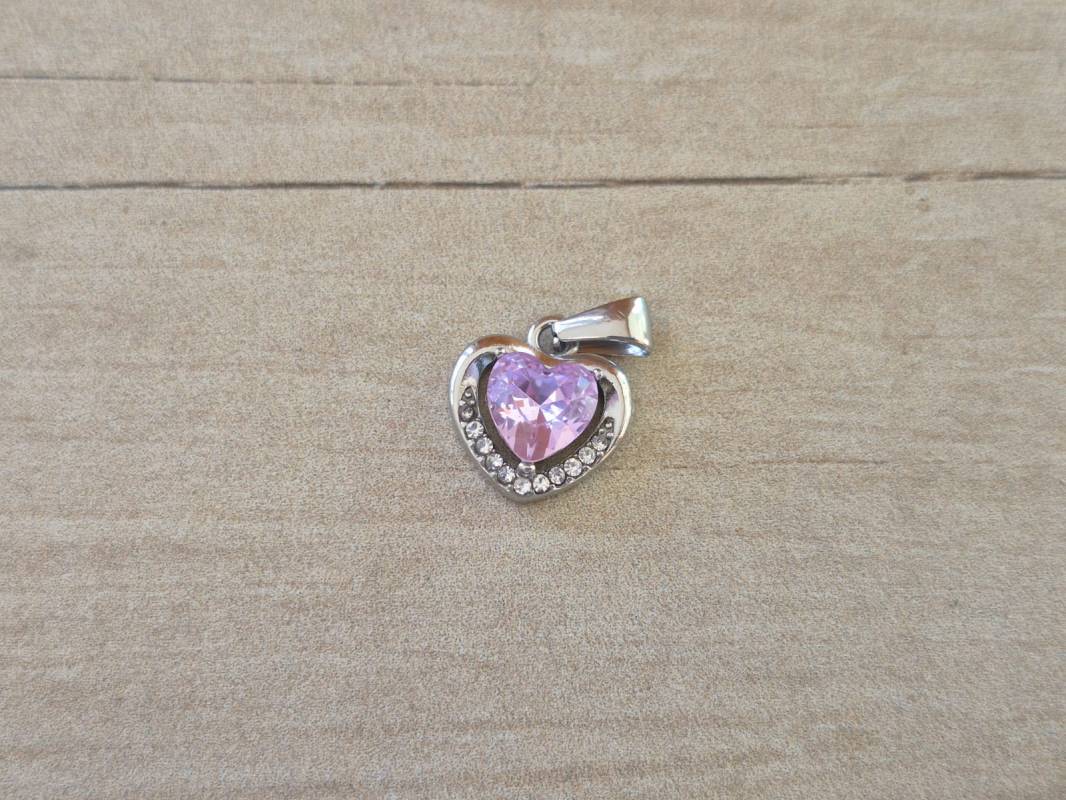 DIJE DE ACERO CORAZON CUBIK LILA Y STRASS. MEDIDA 13 MM