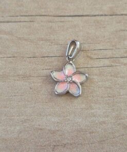 DIJE DE ACERO FLOR ESMALTADA EN ROSA. TAMAÑO  9 MM
