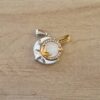 DIJE DE ACERO CON IMAN PARA COMPARTIR LUNA Y ESTRELLA ESMALTADA Y STRASS . TAMAÑO 20 MM