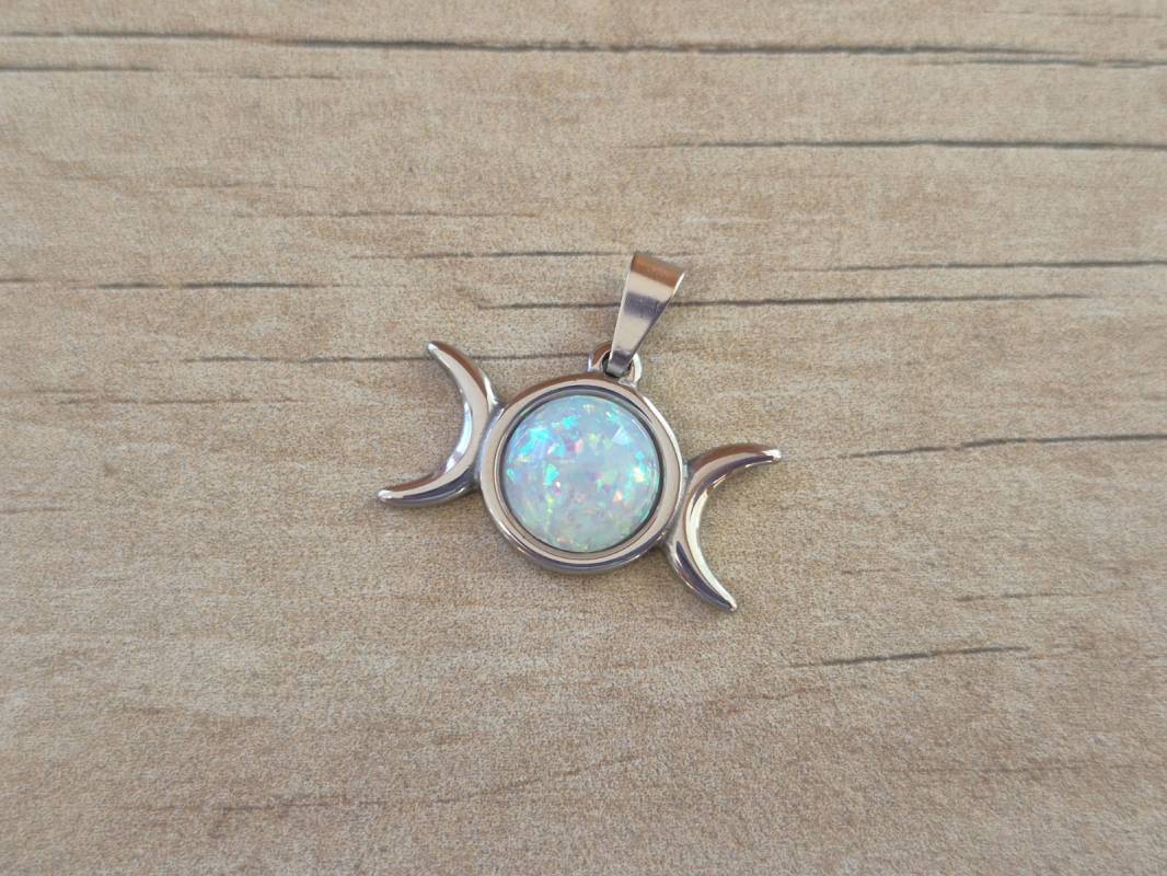 DIJE DE ACERO FASES DE LA LUNA CON ACRILICO TORNASOL. TAMAÑO 13 X 25 MM