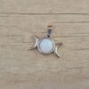 DIJE DE ACERO FASES DE LA LUNA CON ACRILICO BLANCO. TAMAÑO 13 X 25 MM