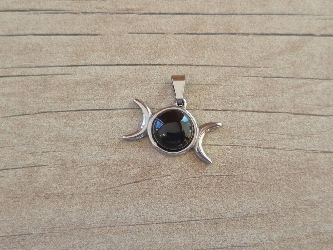 DIJE DE ACERO FASES DE LA LUNA CON ACRILICO NEGRO. TAMAÑO 13 X 25 MM