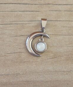 DIJE DE ACERO LUNA CON ACRILICO BLANCO. TAMAÑO 15 X 20 MM