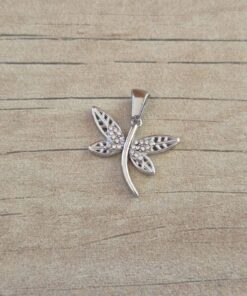 DIJE DE ACERO LIBÉLULA CALADA CON STRASS. TAMAÑO 16 X 21 MM