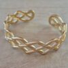 PULSERA DE ACERO DORADO ESCLAVA ABIERTA TRABAJADA
