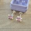ABRIDOR PLATA CUBIK REDONDO ENGARZADO CUATRO PUNTAS GRANDE COLOR ROSA