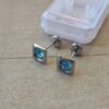 ABRIDOR DE ACERO CUADRADO CON STRASS CELESTE