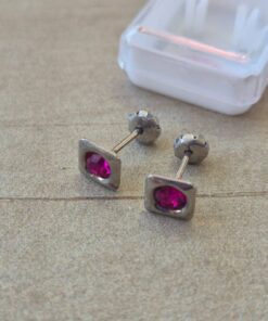 ABRIDOR DE ACERO CUADRADO CON STRASS FUCSIA