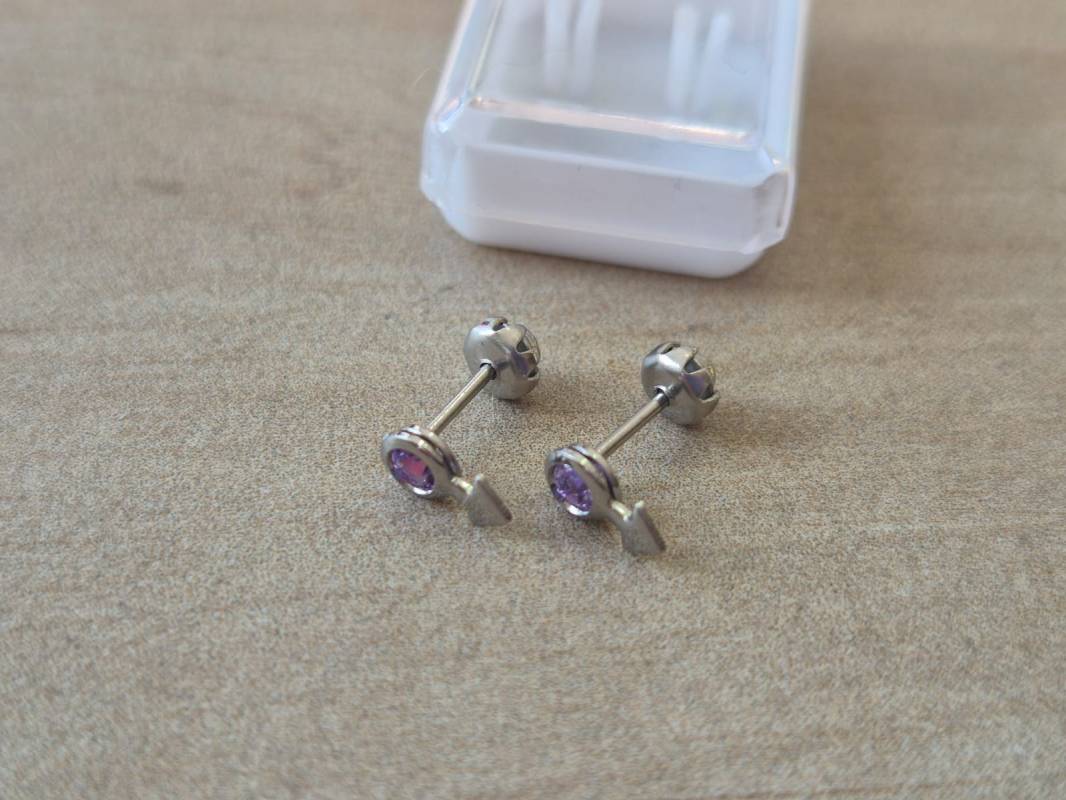 ABRIDOR DE ACERO CON STRASS LILA