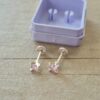 ABRIDOR PLATA CUBIK REDONDO ENGARZADO CUATRO PUNTAS CHICO COLOR ROSA.