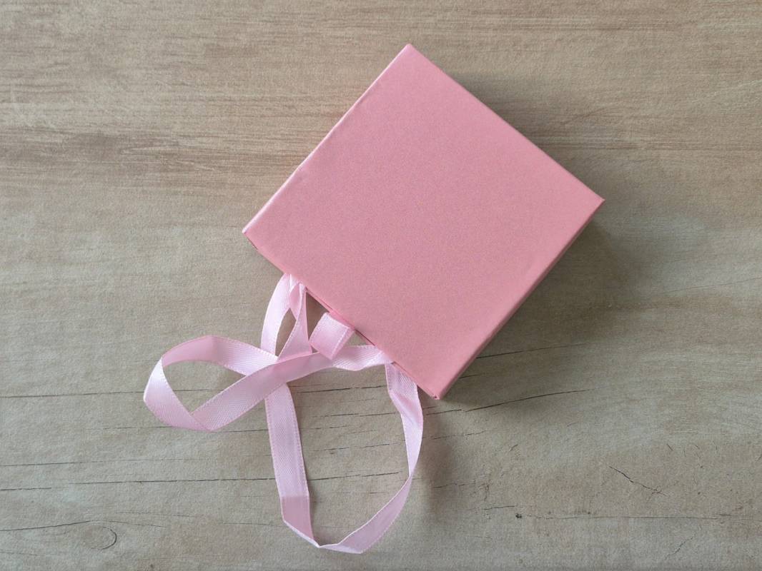 ESTUCHE PARA CONJUNTO COLOR ROSA, TAMAÑO 9 x 9 CM. 12 UNIDADES