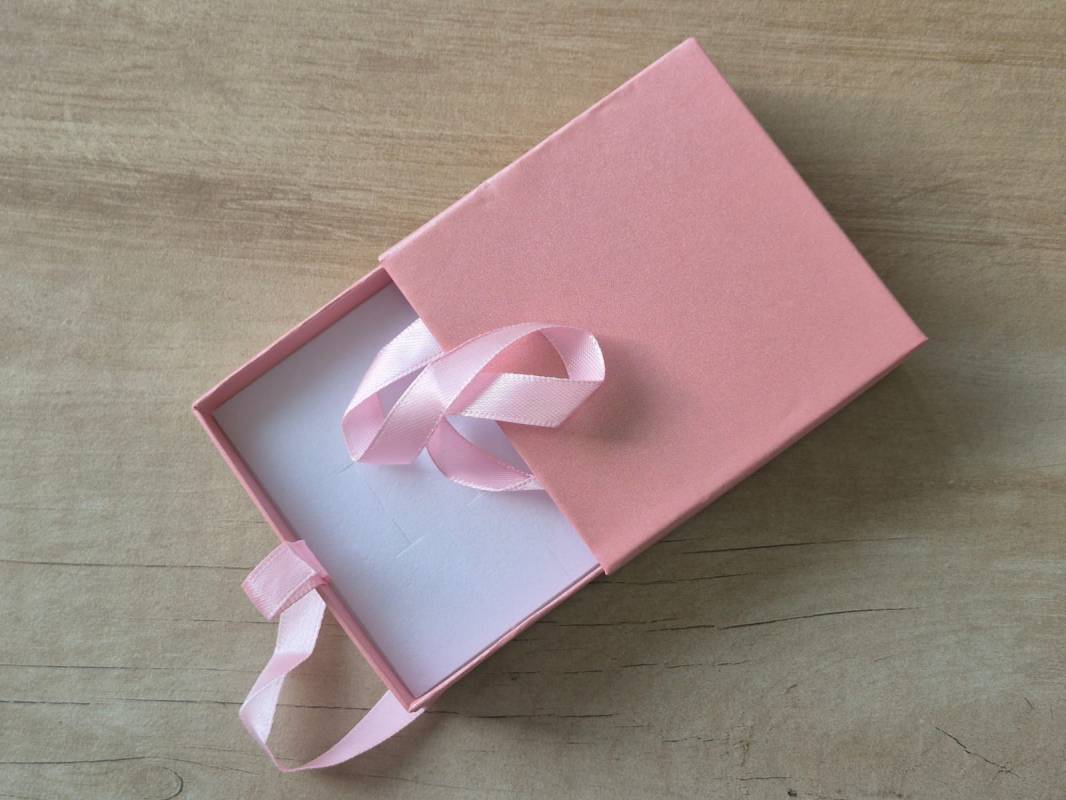 ESTUCHE PARA CONJUNTO COLOR ROSA, TAMAÑO 9 x 9 CM. 12 UNIDADES - Imagen 2