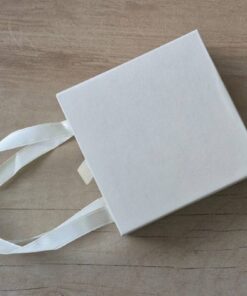 ESTUCHE PARA CONJUNTO COLOR MARFIL, TAMAÑO 9 x 9 CM. 12 UNIDADES