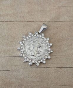 DIJE DE ACERO MEDALLA SAN BENITO CON STRASS ALREDEDOR. TAMAÑO 23 MM