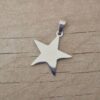 DIJE DE ACERO ESTRELLA PARA GRABAR PULIDA DE UN SOLO LADO - 1MM ESPESOR. TAMAÑO 22 MM