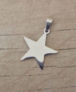 DIJE DE ACERO ESTRELLA PARA GRABAR PULIDA DE UN SOLO LADO - 1MM ESPESOR. TAMAÑO 22 MM