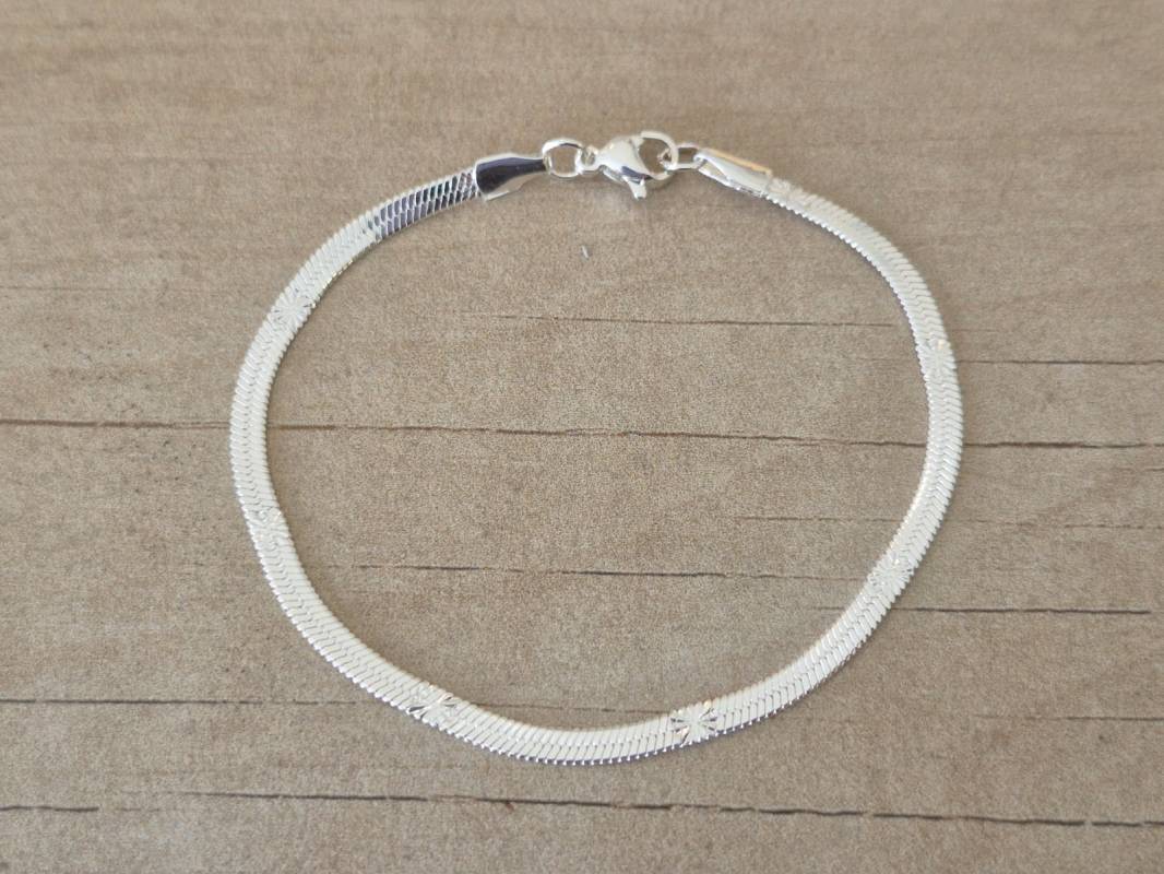 PULSERA DE ACERO BLANCO VÍBORA CHATA TRABAJADA. LARGO 18,5 CM
