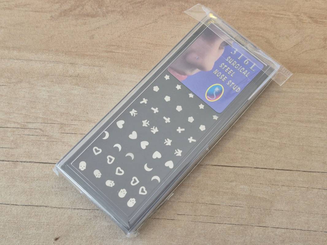 CAJA DE PIERCING NARIZ RULO FIGURAS X 40 UNIDADES