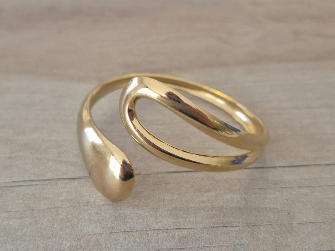 PULSERA DE ACERO DORADO ESCLAVA ABIERTA TRABAJADA