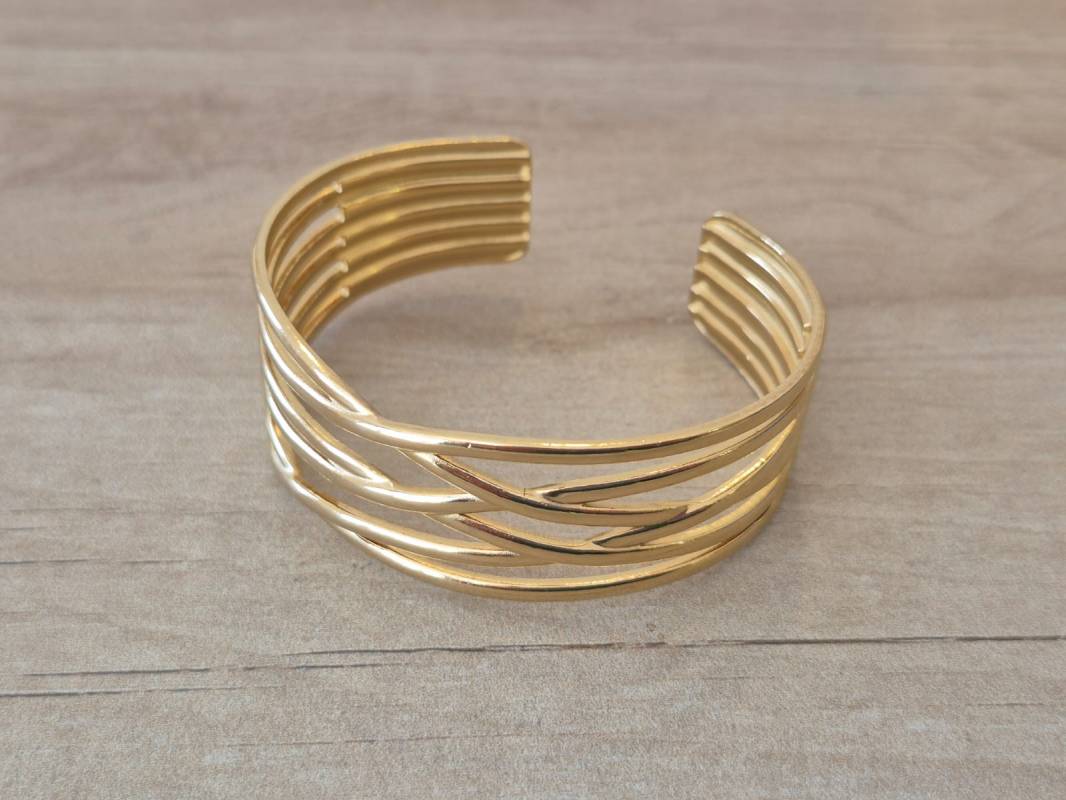 PULSERA DE ACERO DORADO ESCLAVA ABIERTA TRABAJADA