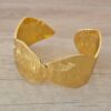 PULSERA DE ACERO DORADO ESCLAVA ABIERTA TRABAJADA