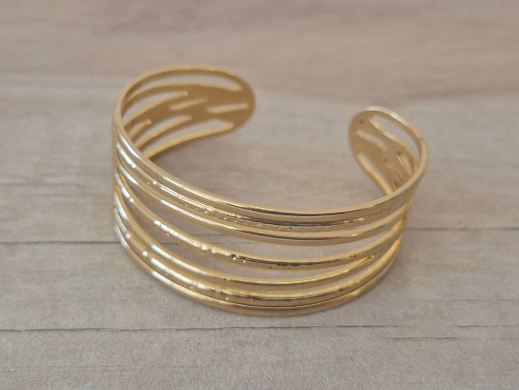PULSERA DE ACERO DORADO ESCLAVA ABIERTA TRABAJADA