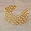 PULSERA DE ACERO DORADO ESCLAVA ABIERTA TRABAJADA