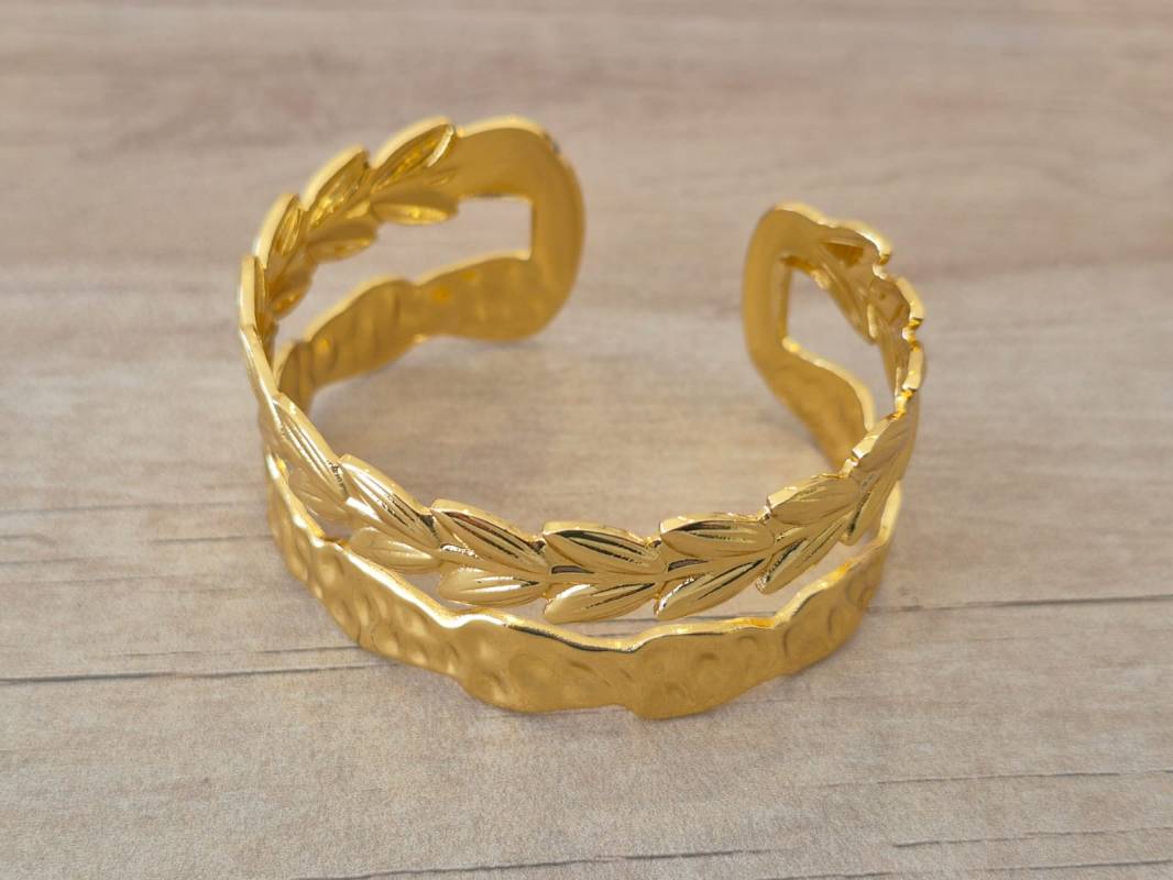PULSERA DE ACERO DORADO ESCLAVA ABIERTA TRABAJADA