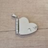 DIJE DE ACERO LIBRO CORAZÒN 22 X 28 MM CON 3 HOJAS CORAZÒN PARA GRABAR DE 20 MM.